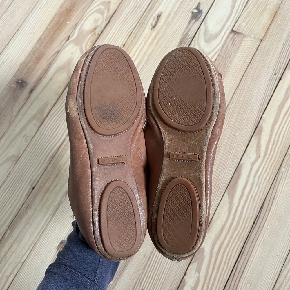 Tory Burch Reva Tan Leather Ballet Flats Gold Logo Medallion Round Toe Shoes - Picture 9 of 11